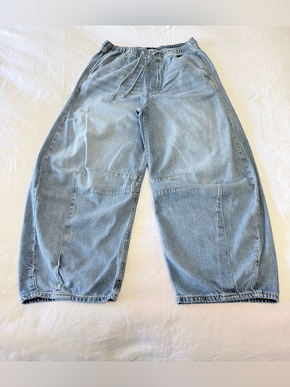 Gap | SZ Small | Mid Rise UltraSoft Easy Horseshoe Jeans Drawstring Light Wash